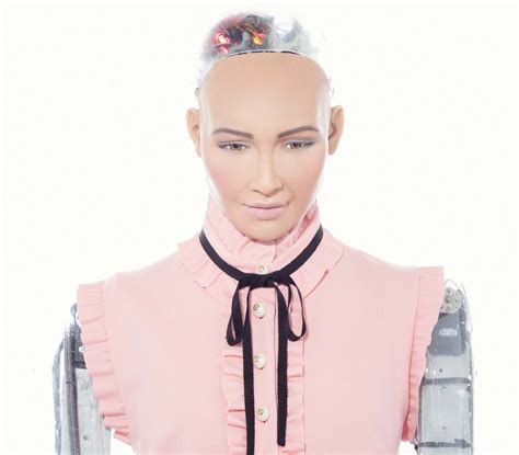 Feeling Lonely? Meet 'Sophia The Robot' A Humanoid That Will Be Mass Produced During COVID | IBTimes