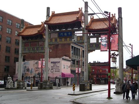 Stumbling Around the Third Planet: Travel Journal: Chinatown, Vancouver