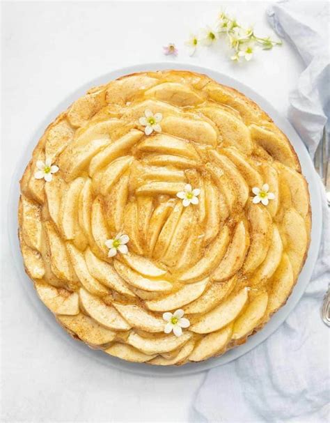 EASY & HEALTHY APPLE CAKE RECIPE - The clever meal