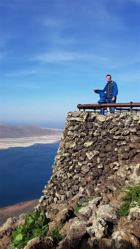 How to get to Mirador del Rio viewpoint in Lanzarote?