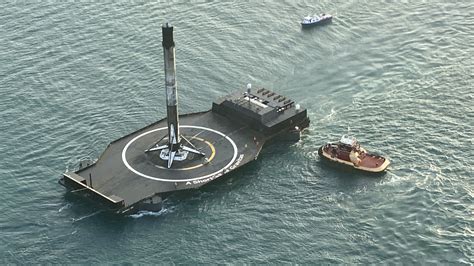 SpaceX's newest drone ship returns to port after its 1st rocket landing at sea (photos, videos ...