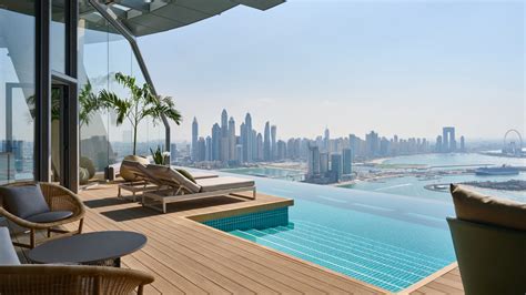 Aura Skypool — Pool Review | Condé Nast Traveler