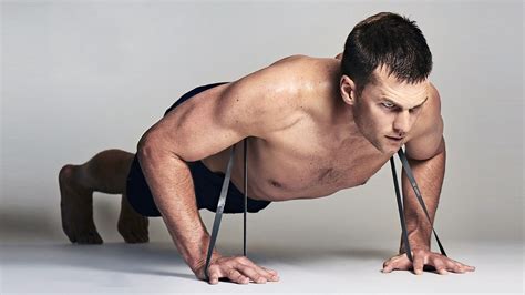 Tom Brady Diet and Workout Plan For An NFL-Ready Physique