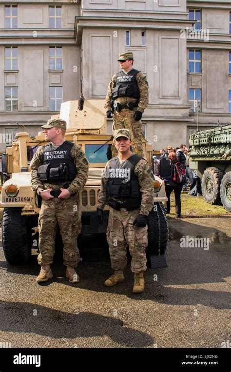 MP Military Police soldiers U.S. army "Dragoon Ride" convoy Stock Photo - Alamy