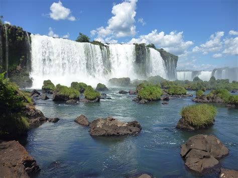 Iguazu Falls, The Stunning Waterfall in Argentina / Brazil - Traveldigg.com