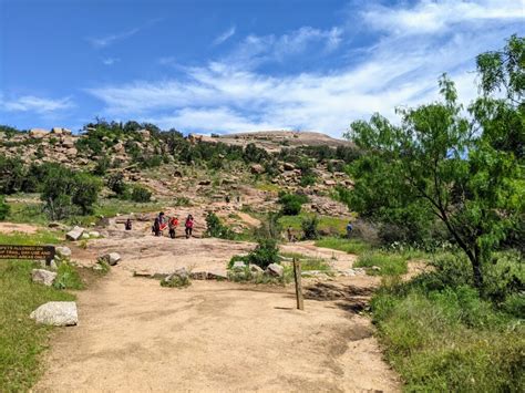 Hiking Enchanted Rock Summit Trail - Texas Wanderers