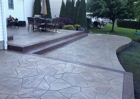 Pattern: Large Random Flagstone - Colors: Creekside Buff With Dark Gray And Walnut And Rust ...