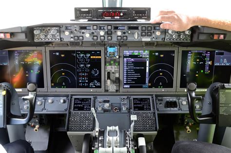 Boeing 737 Cockpit Wallpaper (62+ images)