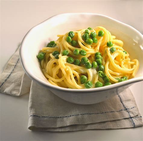 Sew French: Pasta with Lemon-Whipped Creme Fraiche & Peas