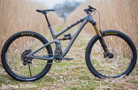 Yeti SB5.5C mid-travel 29er unveiled! - Factory Jackson Factory Jackson