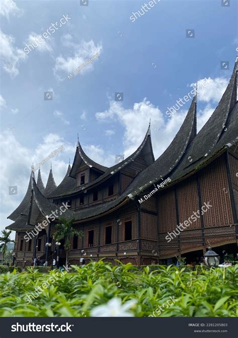 Rumah Gadang Traditional House Minangkabau Tribe Stock Photo 2281205803 ...