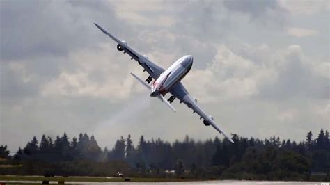 Boeing 747 Cargo Plane Spectacular Take-Off