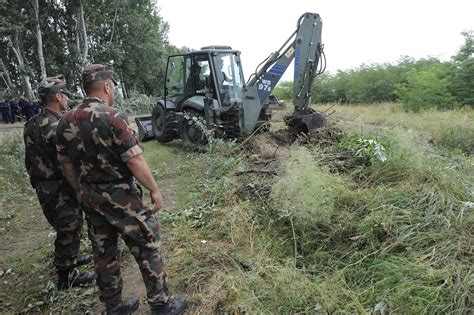 Hungary Begins Building Serbia Border Fence to Curb Migrants - WSJ