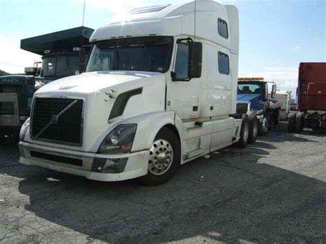 Volvo 780 (2008) : Sleeper Semi Trucks