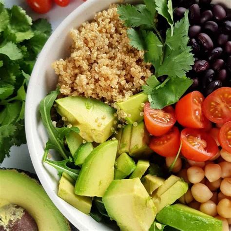 Quinoa salad with black beans, chickpeas and avocado - Hint of Healthy