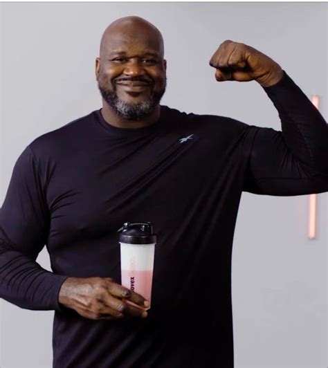 Shaq holding Kevin Hart : r/ShaqHoldingThings