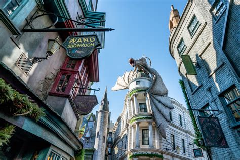 The Complete Guide to Hogsmeade vs Diagon Alley at Universal Orlando ...