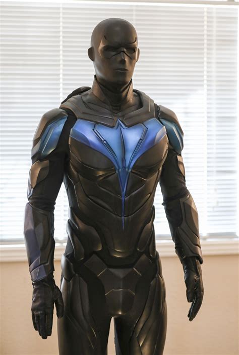 Slideshow: Titans: Nightwing Costume First Look