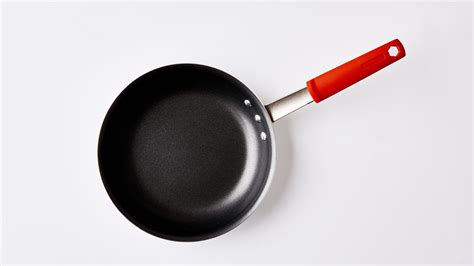 Best Nonstick Pans 2024: Expert Recommendations for At-Home Chefs | Bon Appétit