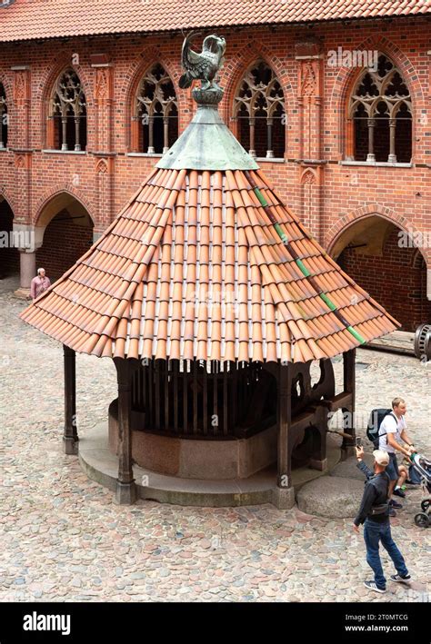 The High Castle courtyard fountain well in Malbork Castle, Malbork, Poland, Europe, EU Stock ...