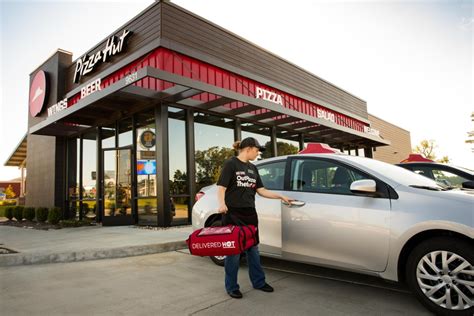 California Pizza Hut Lays Off Every Delivery Driver as Wages Rise to $20 - Newsweek