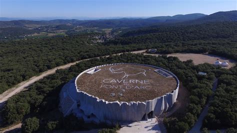 Espace de restitution Grotte chauvet 2 ardèche fédération française tourisme souterrain grottes ...