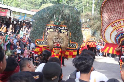 Reog Ponorogo a Traditional Dance from Indonesia Editorial Photography ...