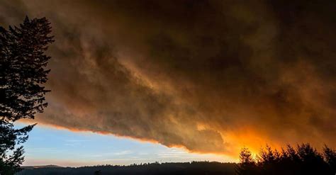 In Oregon, a New Climate Menace: Fires Raging Where They Don’t Usually Burn - The New York Times