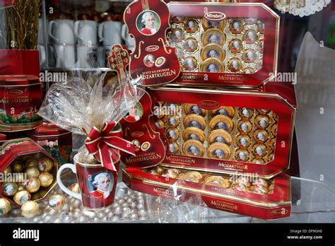 Souvenir shop with Mozartkugeln, Mozart Balls from chocolate, Vienna, Austria, Europe Stock ...