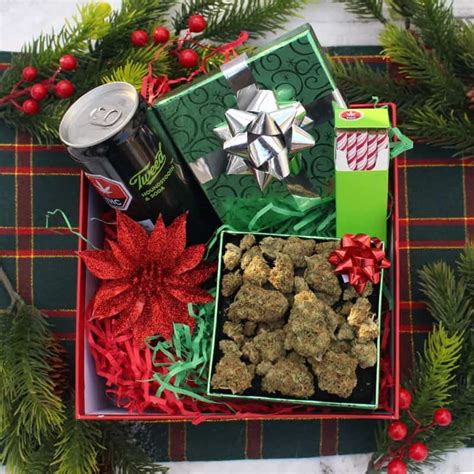 5 Festive Holiday Cannabis Strains for Christmas