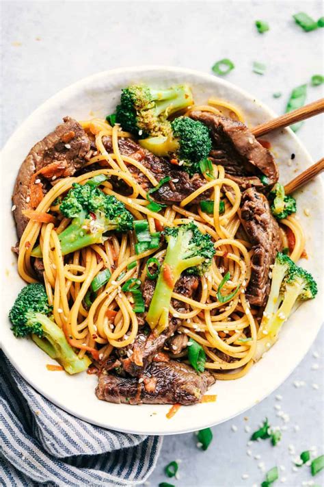 20 Minute Garlic Beef and Broccoli Lo Mein | The Recipe Critic