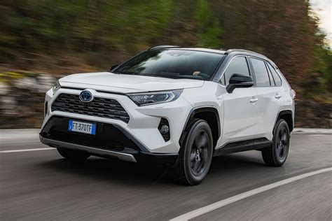 2019 Toyota RAV4 SUV review photos | Carbuyer