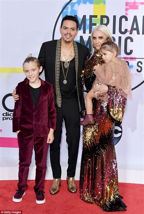 AMAs: Ashlee Simpson's kids Jagger & Bronx steal the show | Daily Mail Online