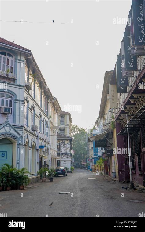 old mumbai streets view Stock Photo - Alamy