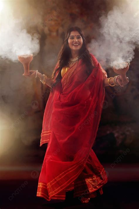 Bengali Married Women Performing Dhunuchi Dance On The Occasion Of Durga Puja Photo Background ...