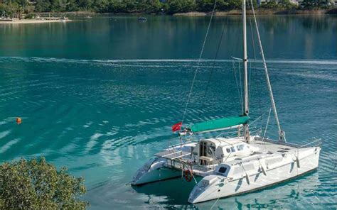 What is a Catamaran? Catamaran Boats Vs Monohull Vs Trimaran