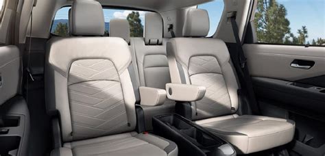 2022 Nissan Pathfinder Interior Features & Dimensions | Seating, Cargo ...