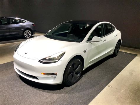 Tesla Model 3 Standard Range specs, 0-60, quarter mile, lap times - FastestLaps.com