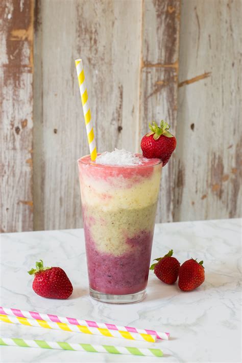 Rainbow Layered Fruit Smoothie Recipe | The SITS Girls