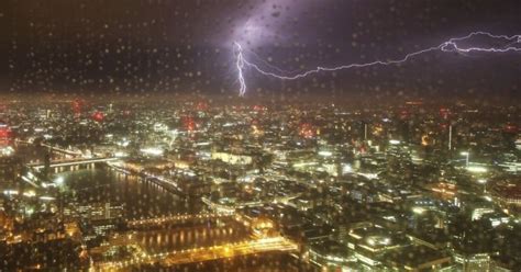 Lightning storm last night hits London, creates stunning pictures | Metro News