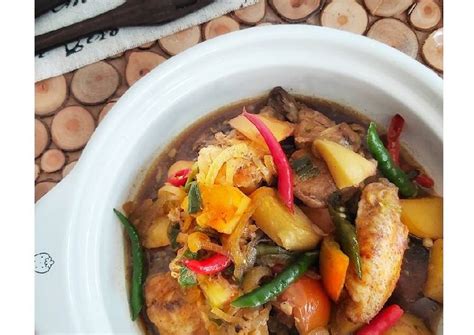 Resep Semur ayam bumbu ngohiong oleh Ririn - Cookpad