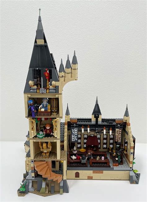 Interior of LEGO Harry Potter Great Hall MOD Lego Harry Potter Moc, Harry Potter Corner, Harry ...