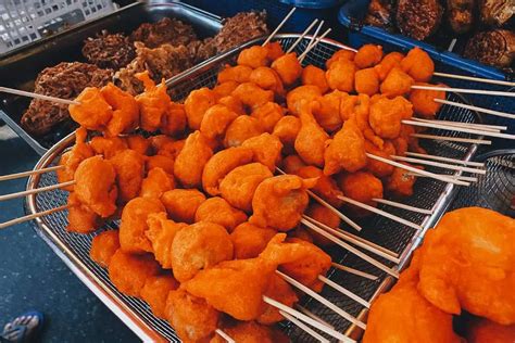 17 Popular Filipino Street Food Dishes to Try in the Philippines