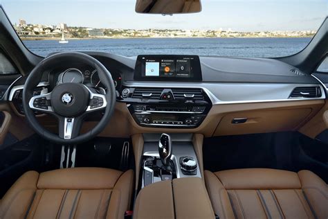 2017 BMW 540i M Sport Interior Dashboard Gallery (Photo 24 of 35)