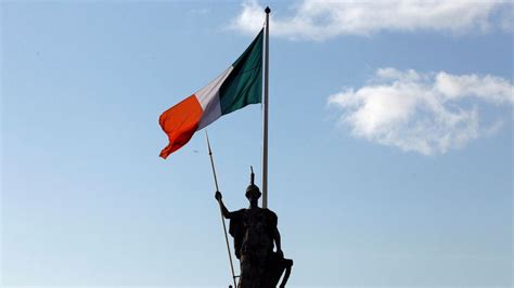 Fifteen facts about the Irish flag and 1916