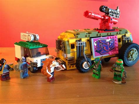 Fully Jointed Play Figures: Lego TMNT The Shellraiser Street Chase