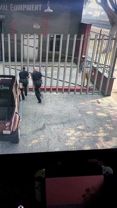 When glitches entertain. : r/GTA