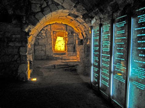 The Western Wall Tunnels | Bein Harim Tours