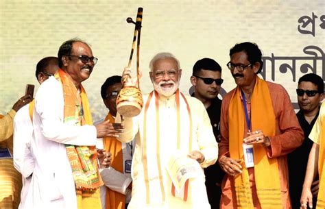 PM Modi at a public rally in West Bengal