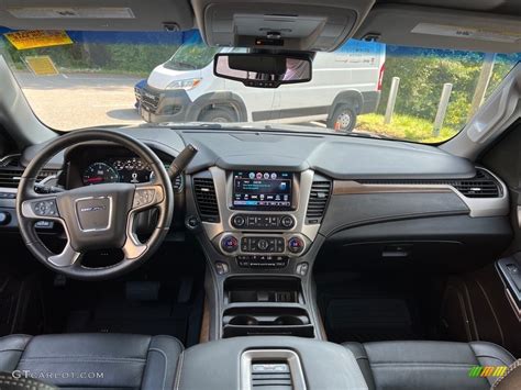 2019 GMC Yukon Denali Dashboard Photos | GTCarLot.com